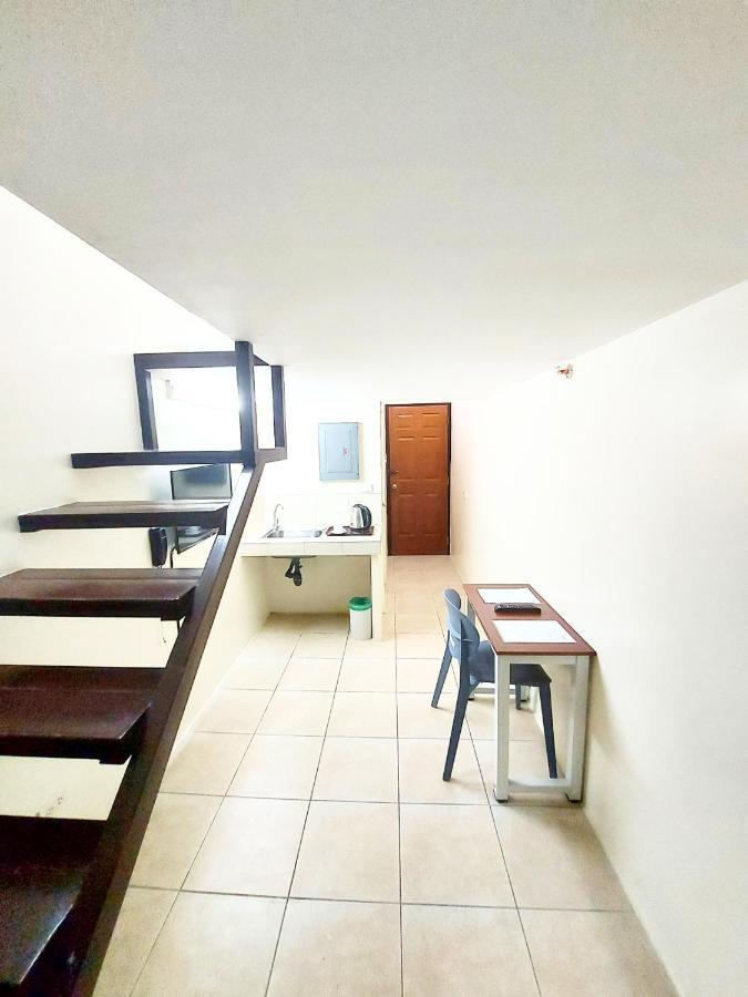 Airobedz Manila - A Value Hotel Екстер'єр фото